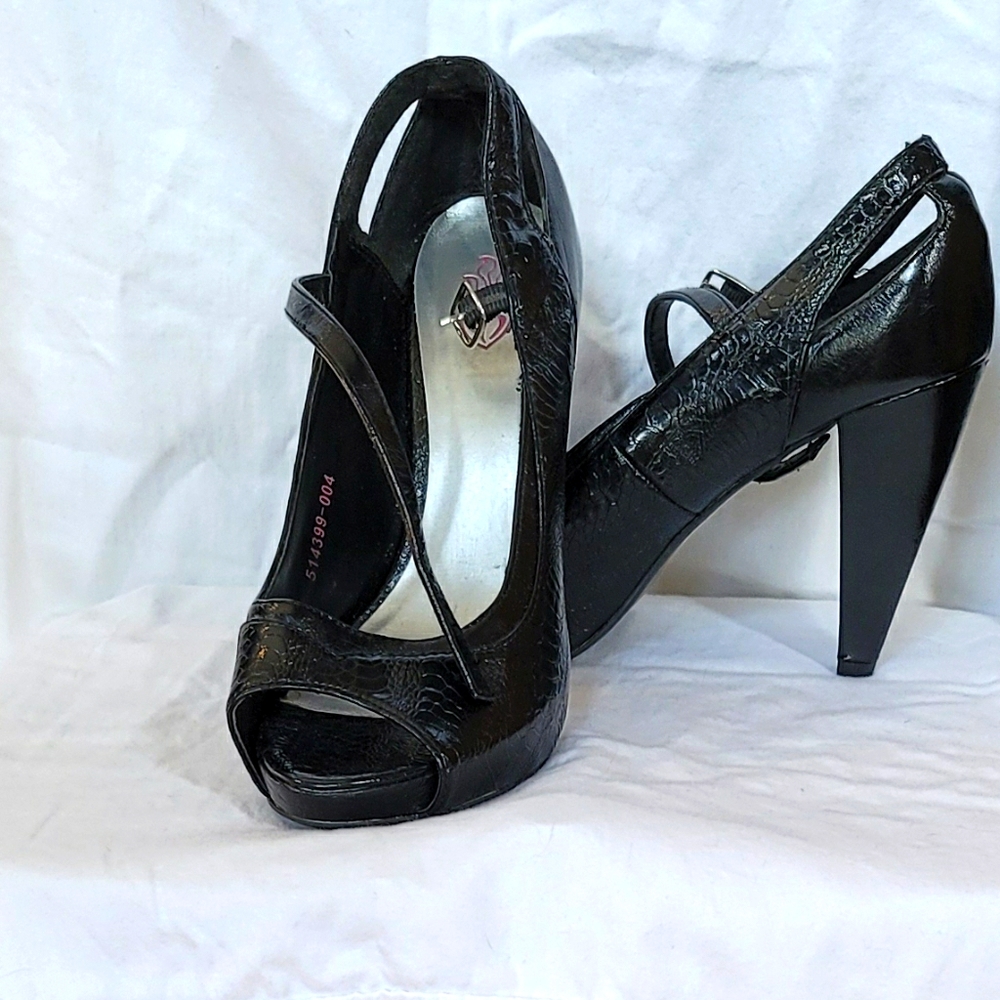NWOT / BOX torrid size 10 peep toe